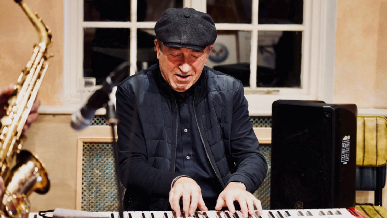 Robert Reid Duo Live in Tenterden (picture: The Grapevine)